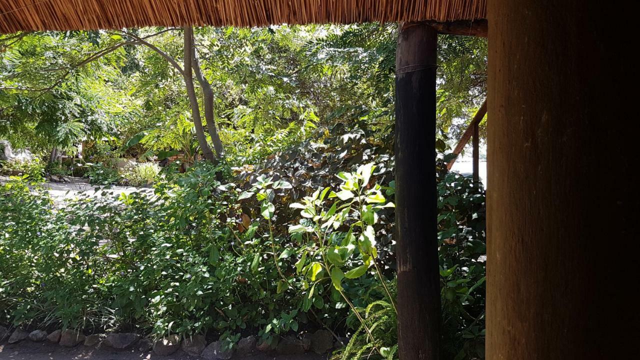 Mufasa Eco Lodge Monkey Bay 外观 照片
